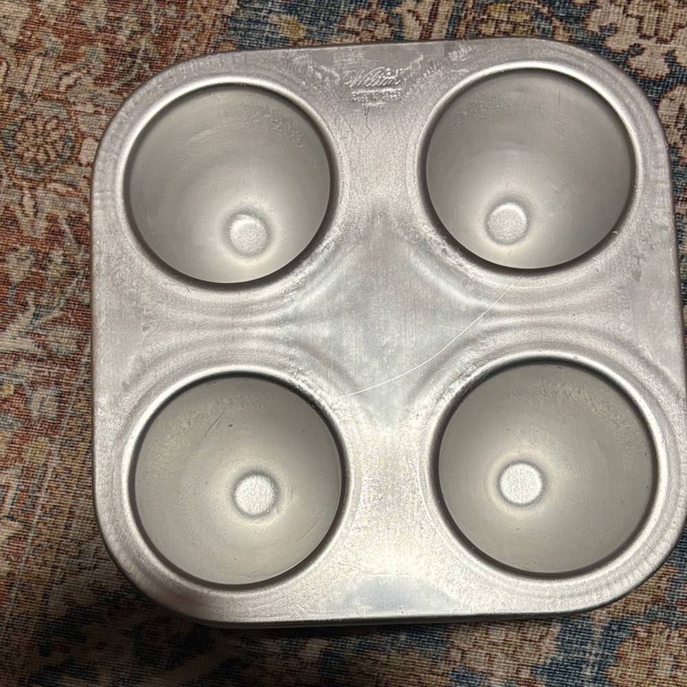 Wilton Mini Wonder  4 Cone Cake Pan 509-302